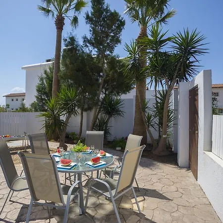 فيلة Serene أيا نابا